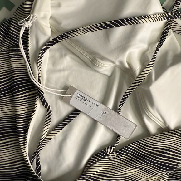 Everlane One Piece bathing suit, Black White Stripe Size Large NWT - Picture 7 of 12